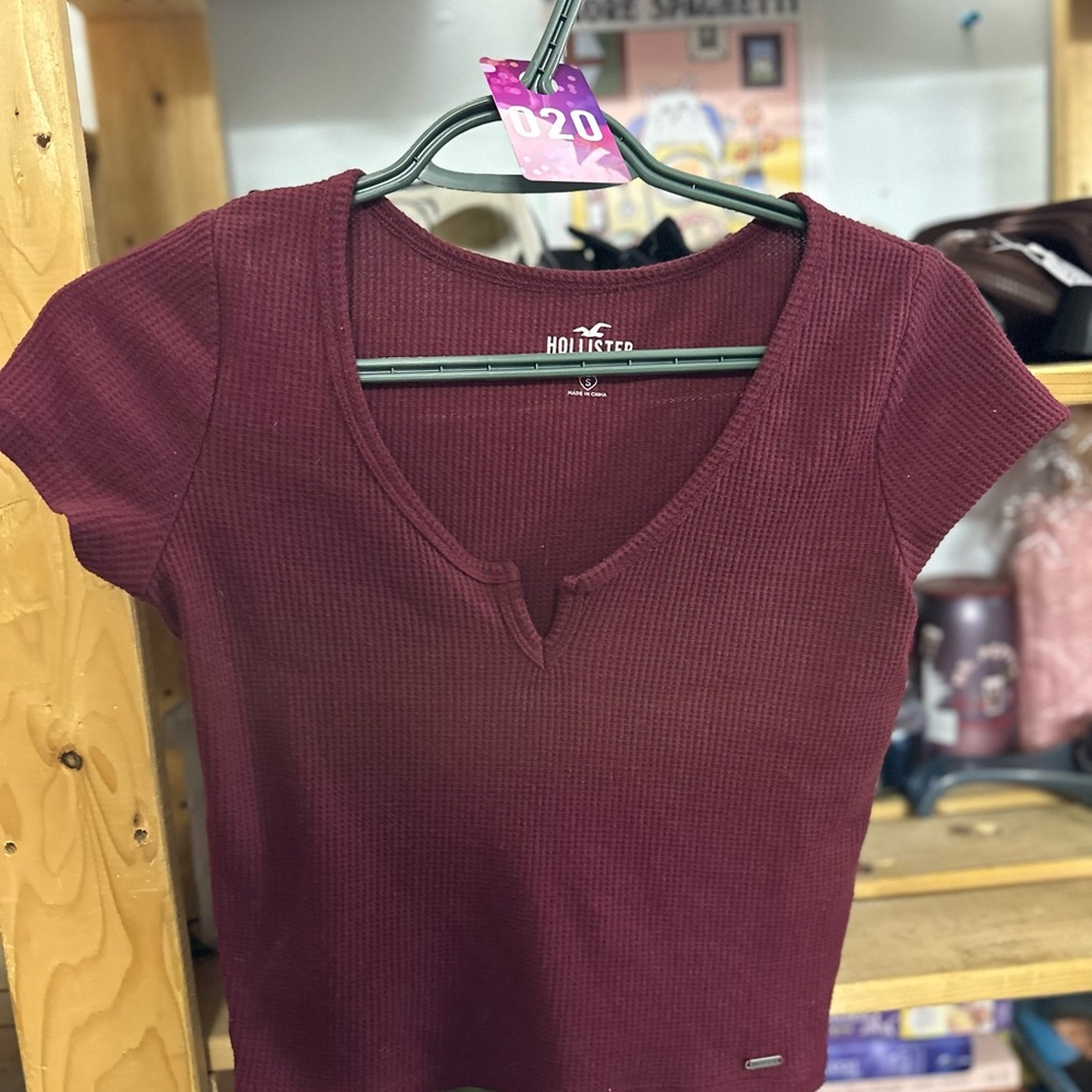Hollister Women's Maroon Short Sleeve Top